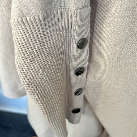 Alfani Beige Turtleneck poncho/sweater w/dolman sleeves & buttons Size Large - Picture 7 of 12
